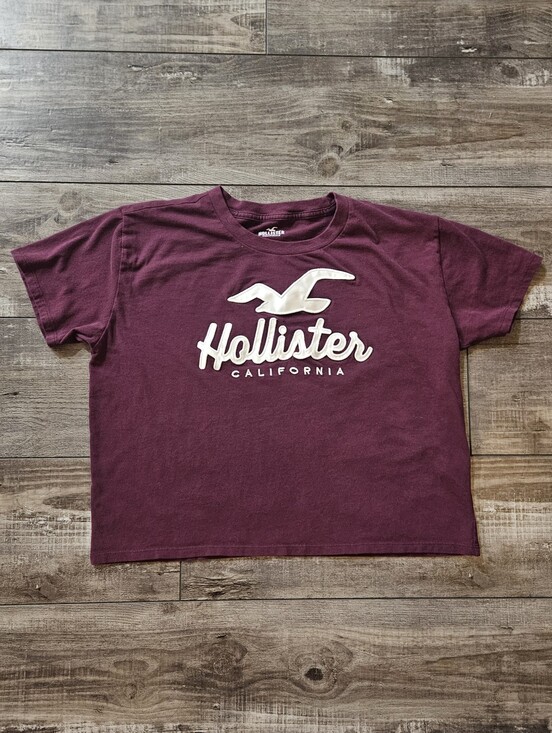 Hollister Tops - Hollister Crop Tee Maroon White Lettering Size Small